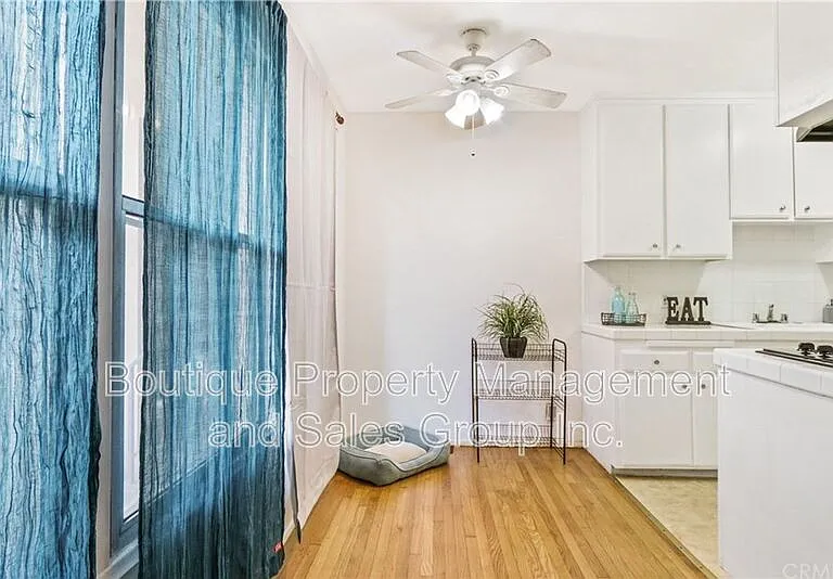 1023 E 1st St #5 — Photo 8