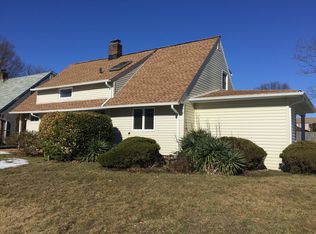 41 Woodcock Ln, Levittown, NY 11756