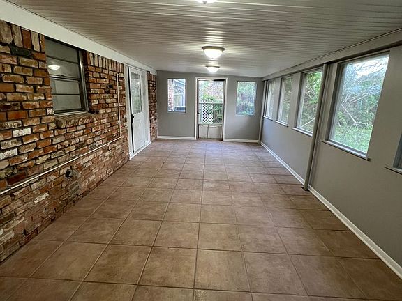 5th image of 3410 Valley View Dr