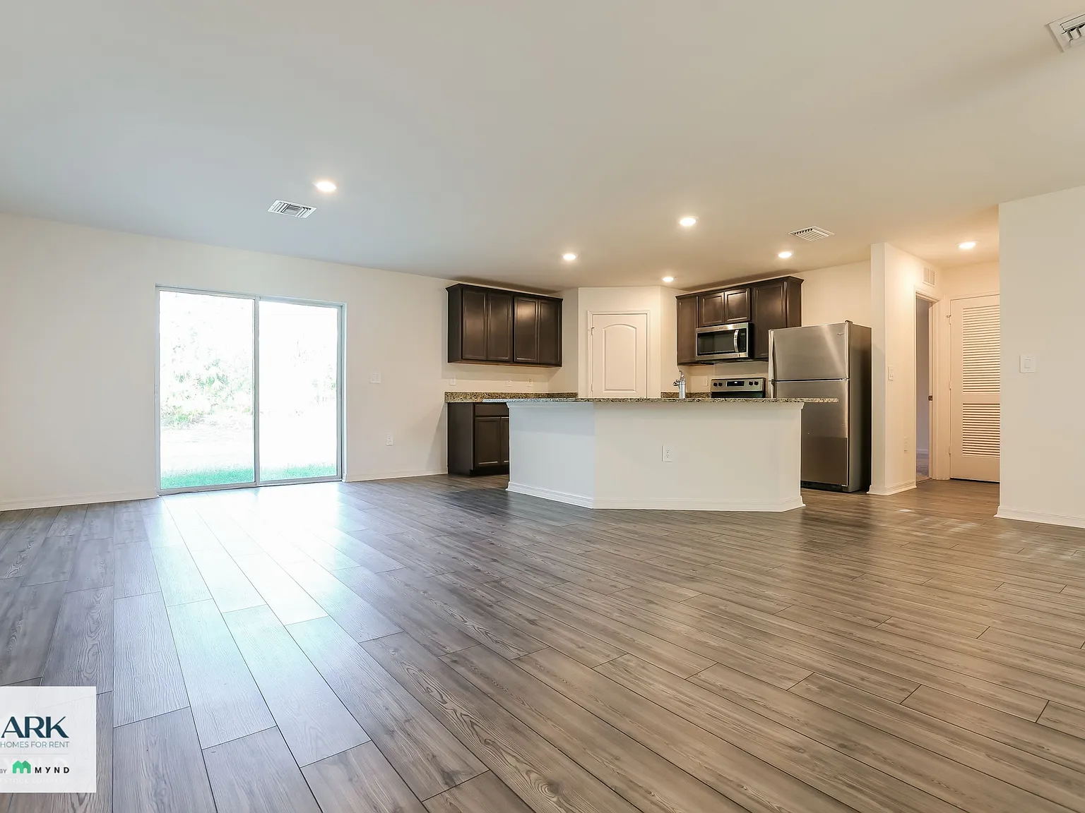 3 bed, 2.0 bath, 1461 sqft, $1,825 — Photo 4