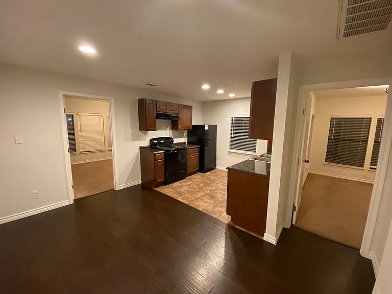 Bryan Street Apartments — Photo 17