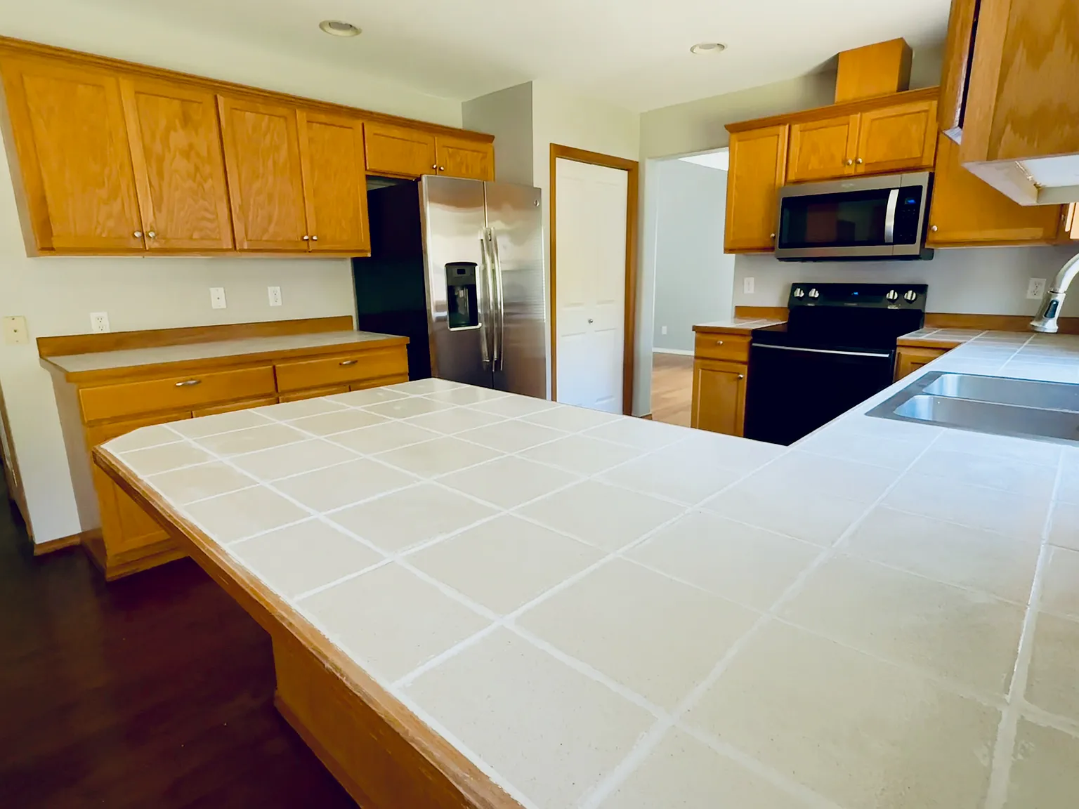 4 bed, 2.5 bath, 2000 sqft, $3,400 — Photo 2