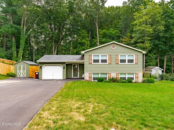 41 Grissom Drive, Clifton Park, NY 12065