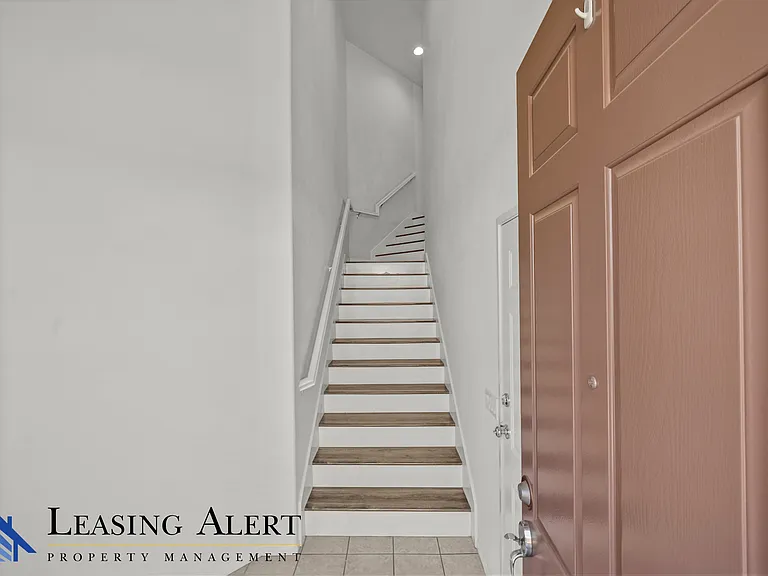 24320 Lorenzo Ln — Photo 3