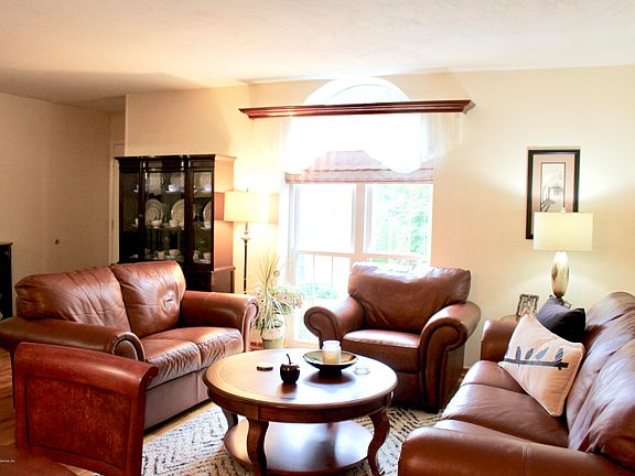 4th image of 42 Village Ln #10A
