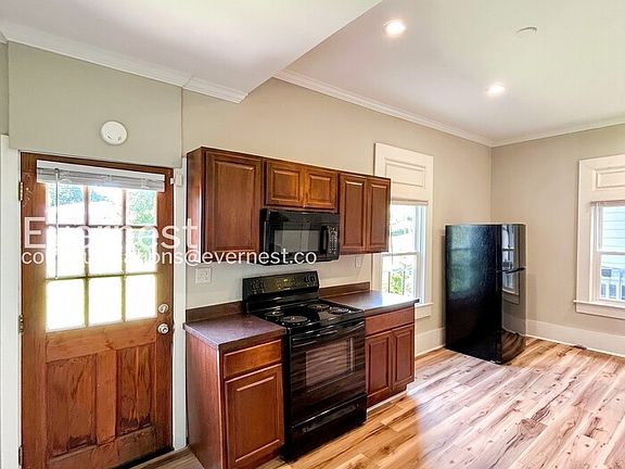4th image of 1304 Oakwood Ave