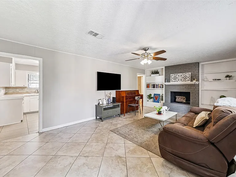 5811 Spruce Forest Dr — Photo 7
