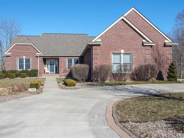 27390 Sharrard Hill Ct, New Hudson, MI 48165