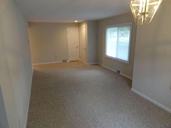 3rd image of 6751 Mather St