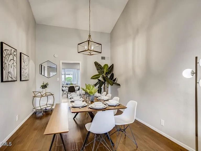 8820 E Kalil Dr — Photo 3