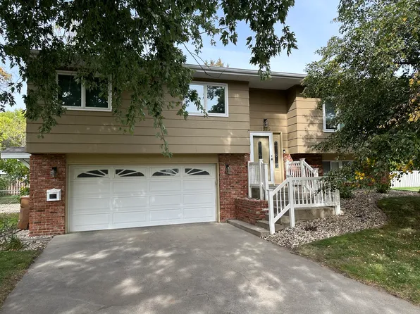 1919 Eilers Ct, Huron, SD 57350