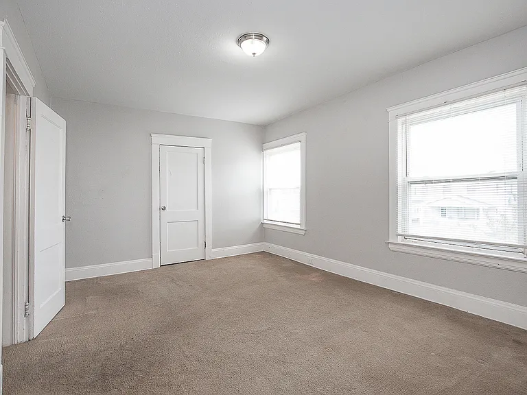 12917 Thornhurst Ave — Photo 15