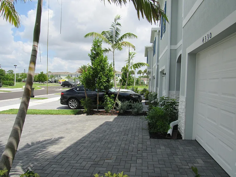 4332 Pond Lily Ln — Photo 28