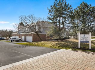 1233 S Parkside Dr, Palatine, IL 60067