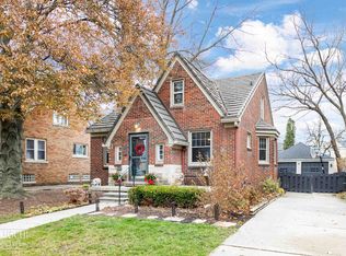 922 University Pl, Grosse Pointe, MI 48230