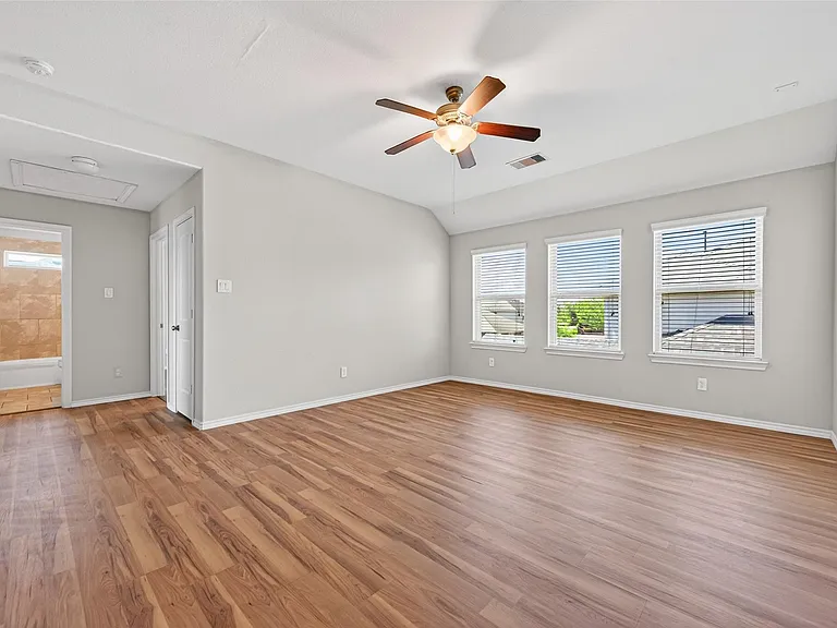1326 Seagler Pond Ln — Photo 36