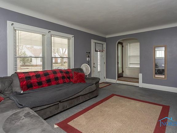 3rd image of 1555 Glenbrook Dr