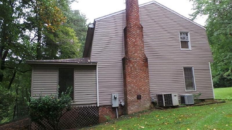 2nd image of 205 Pine View Rd