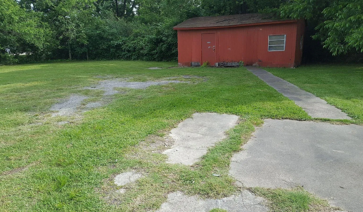 6 bed, 2556 sqft, $2,995 — Photo 2