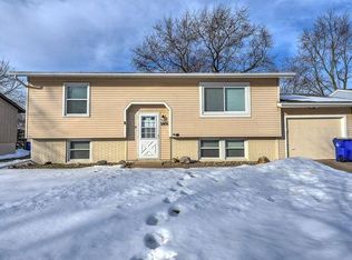 3804 Pine Tree Dr NE, Cedar Rapids, IA 52402