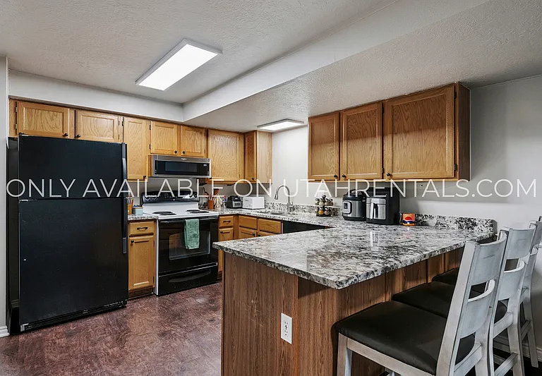 1660 Willowbrook Dr — Photo 3