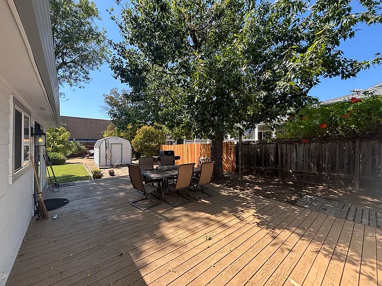 1637 Garnet Ln — Photo 20