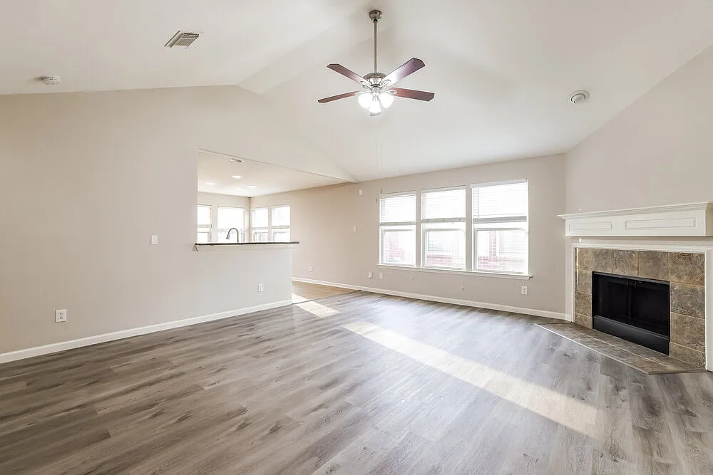 3 bed, 2.0 bath, 1576 sqft, $2,480 — Photo 4