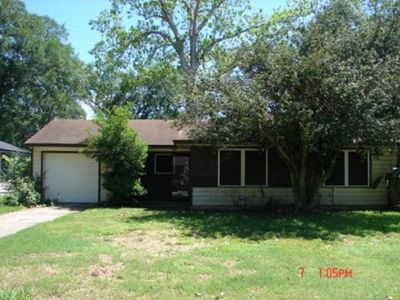 325 Cypress St, Lake Jackson, TX, 77566