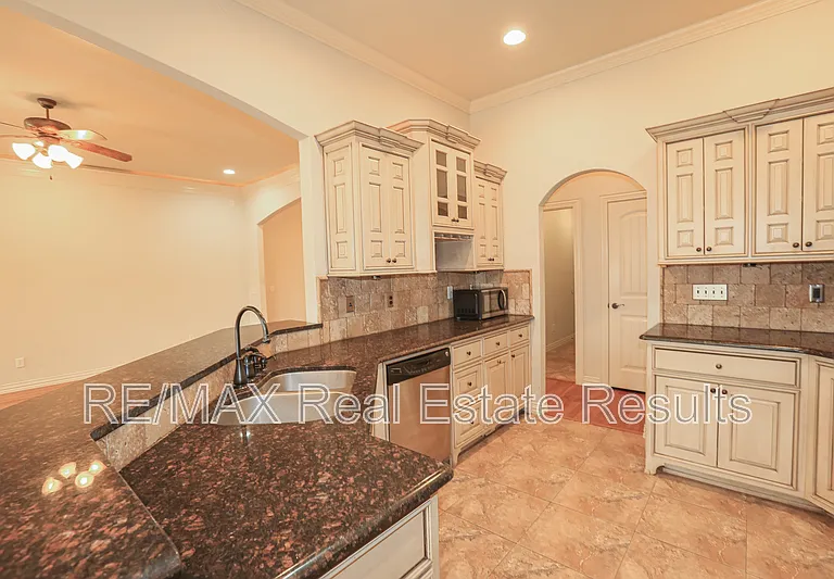 3607 SW Birchton Ave — Photo 13