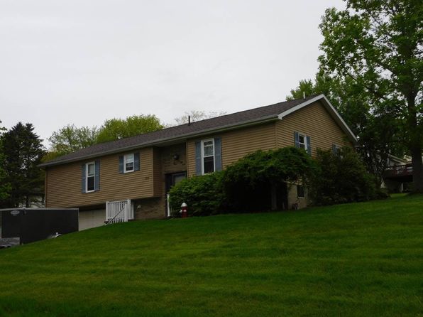 104 Evergreen Dr, Edinboro, PA 16412