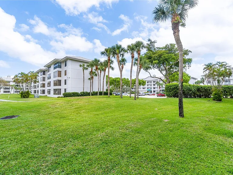 3650 Whitehall Dr #305 — Photo 28