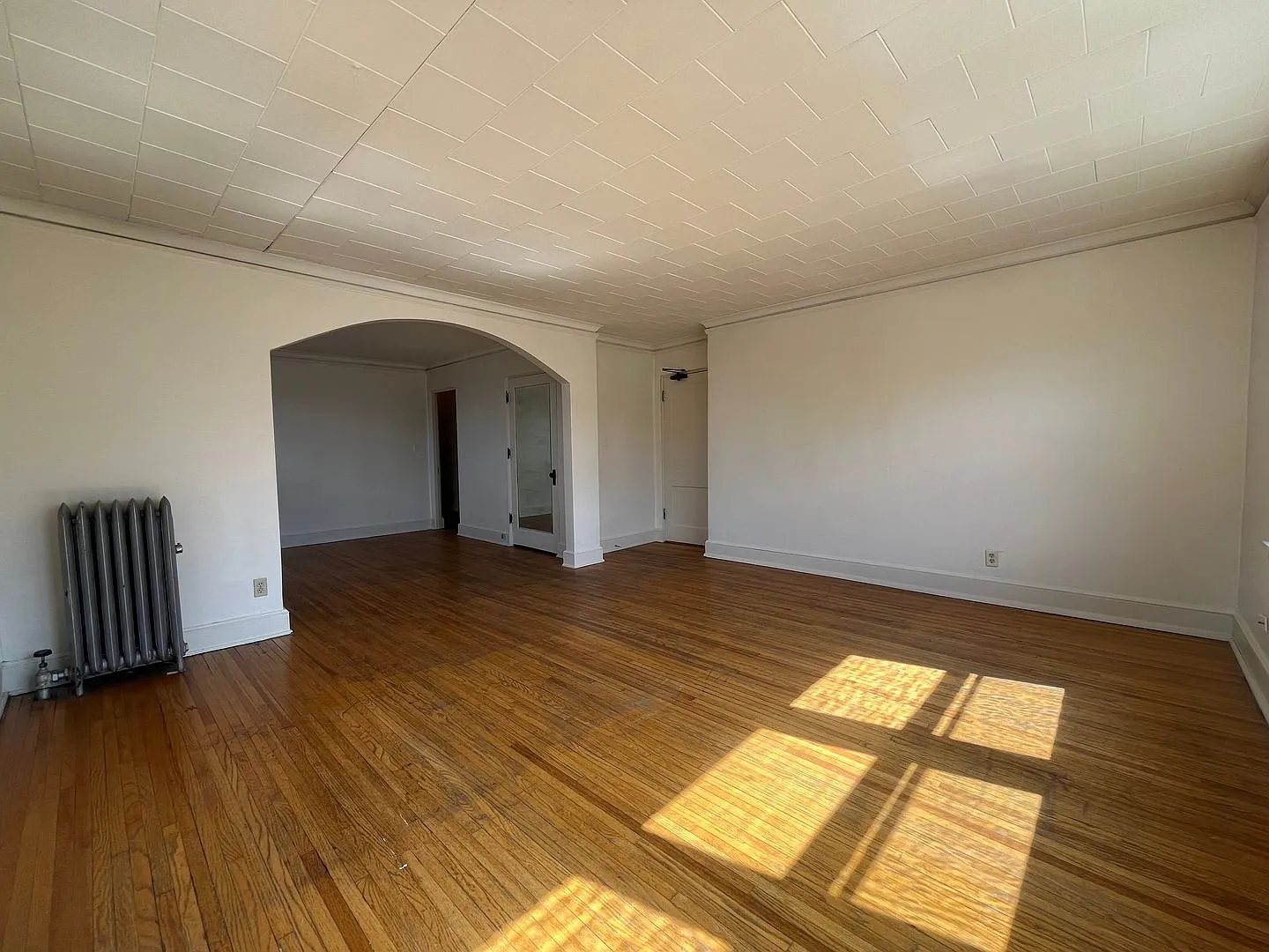 2040 Grand Ave — Photo 2