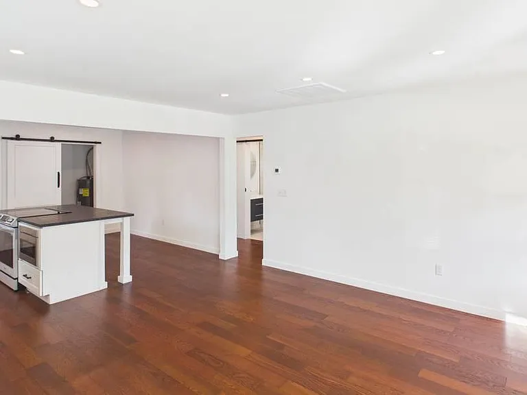 313 Fulton St — Photo 4