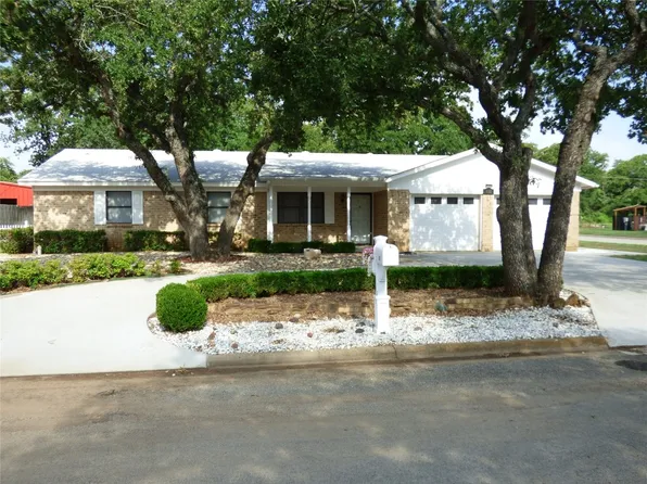 401 Briarwood Dr, Eastland, TX 76448