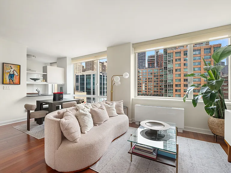 100 Riverside Blvd #8U — Photo 3