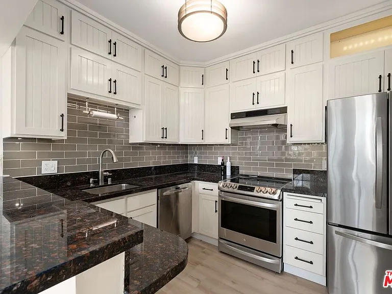 8960 Cynthia St #208 — Photo 14