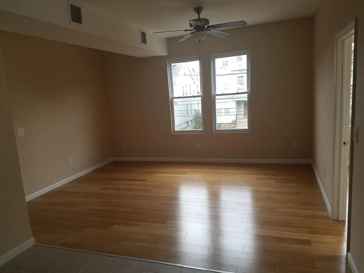 3 bed, 4356 sqft, $2,300 — Photo 3