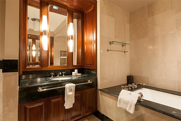 Rented by WIRE International Realty | media 29