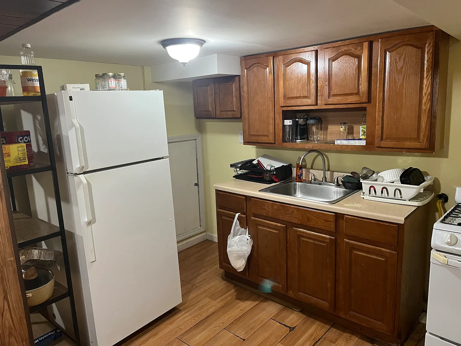3 bed, 2500 sqft, $1,000 — Photo 3
