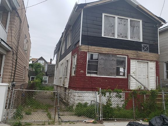 3rd image of 235 Beach 86th St