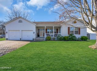 12 Brentwood Dr, Bayville, NJ