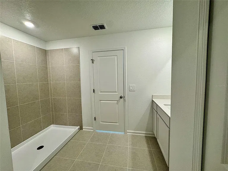 405 Kayden Cv — Photo 39