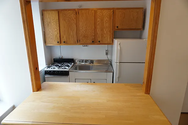 Rented by Siderow Residential Group | media 15