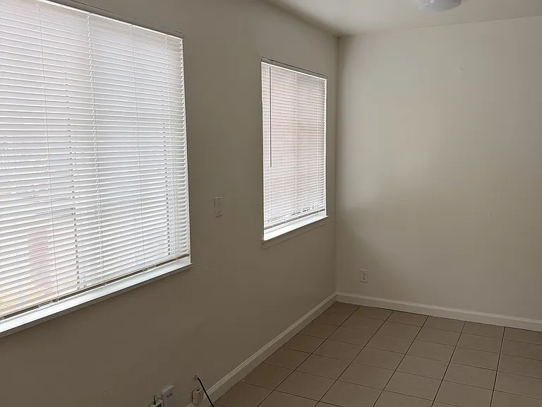 2207 Bonar St #D — Photo 4