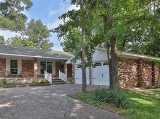 55 E Rolling Hills Dr, Conroe, TX 77304