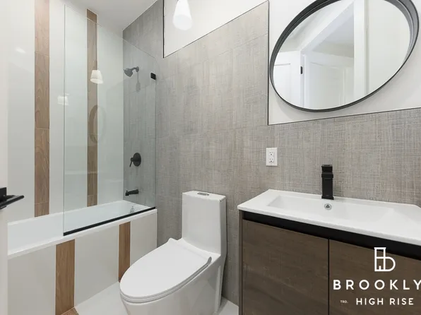 1692 Pacific Street image 7 of 9