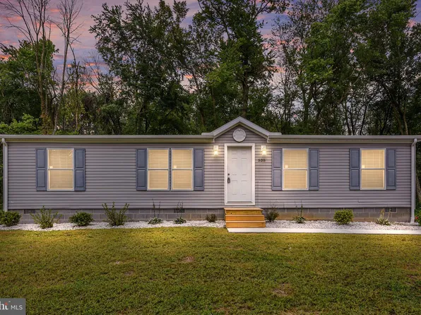 525 E Cherry Dr, Magnolia, DE 19962