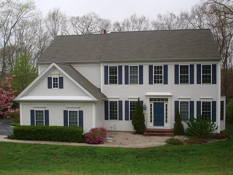 29 Windrose Dr. Noank, CT 06340 - Exterior
        Front