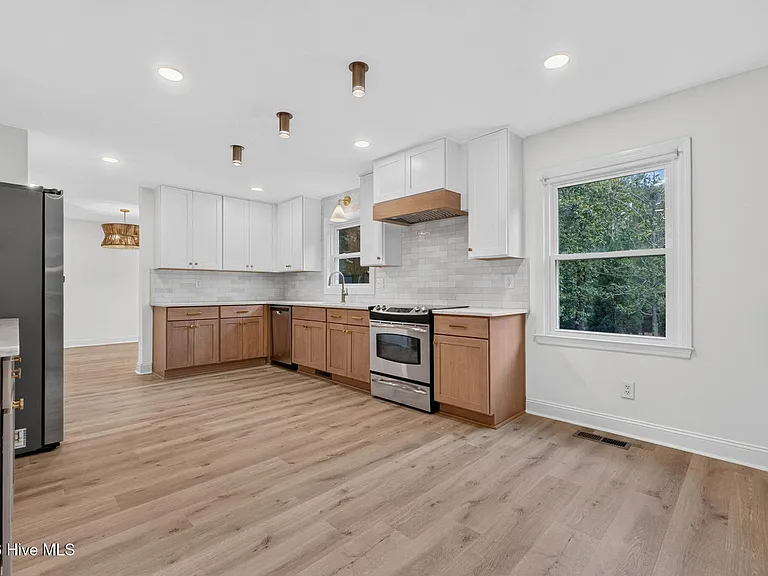 8305 Bald Eagle Ln — Photo 7