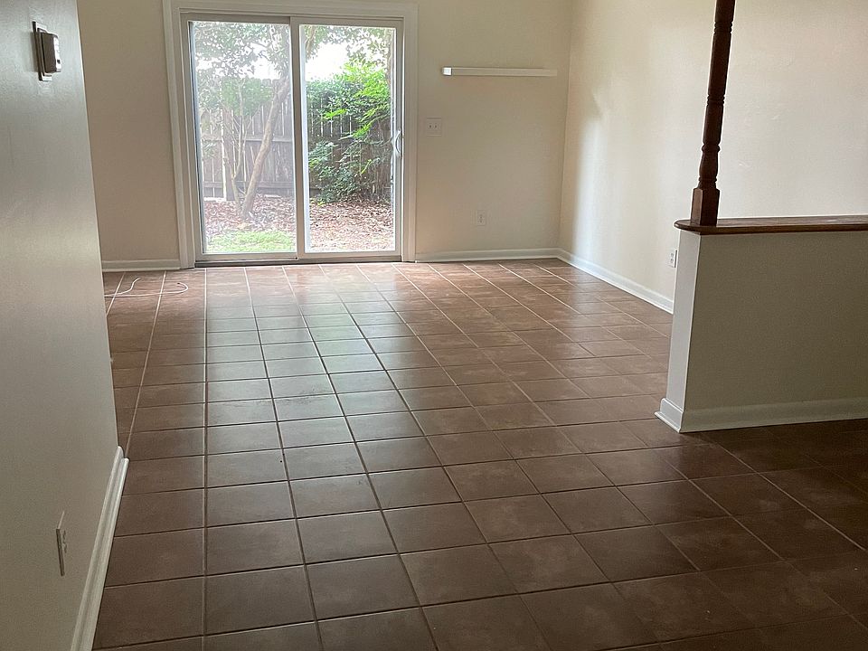 2nd image of 109 Heritage Cir